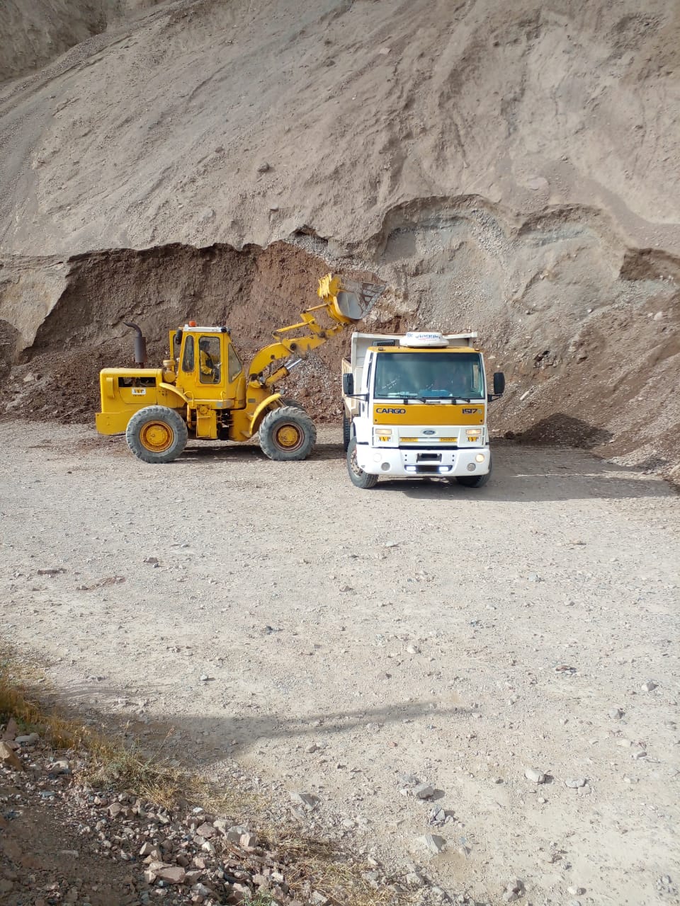 Provincia solicita extrema precaución para circular en el acceso a La Hoya (3)