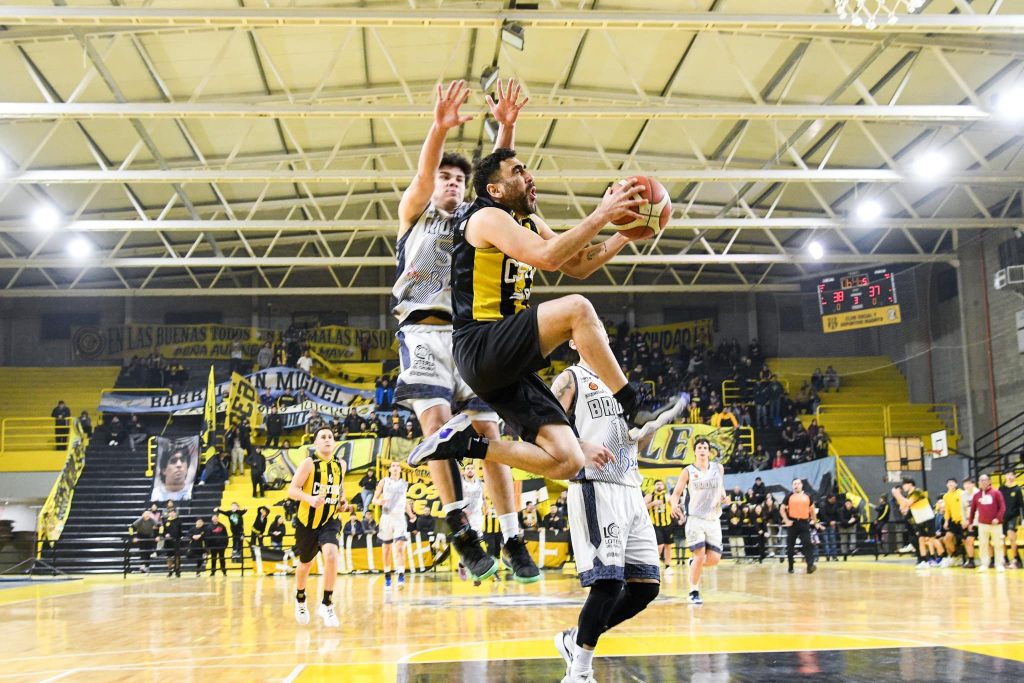 Deportivo Madryn se metió en la final del Apertura de la ABECH