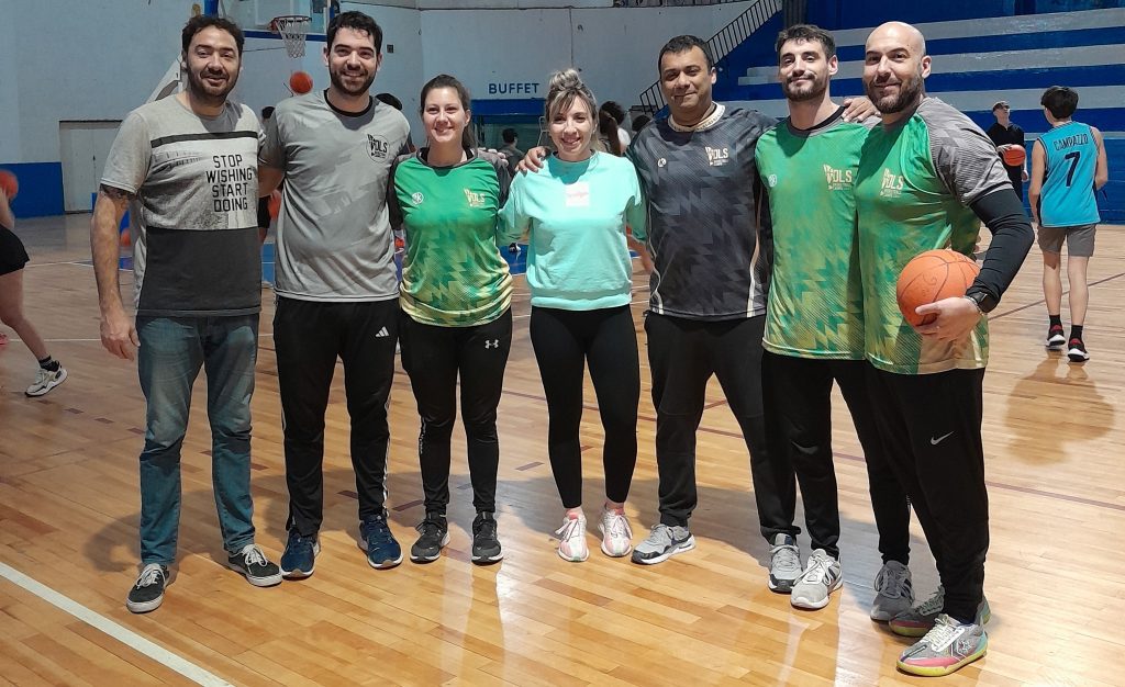 El Staff de entrenadores de la primera jornada de tecnificación de básquet.