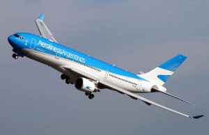 Milei quiere cerrar o privatizar Aerolíneas Argentinas.