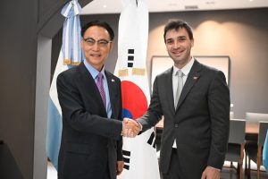 Ignacio Torres se reunió con el embajador de Corea del Sur.