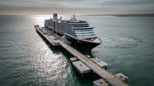 Este jueves arribó a Puerto Madryn, por segunda vez en la temporada, el crucero Oosterdam.