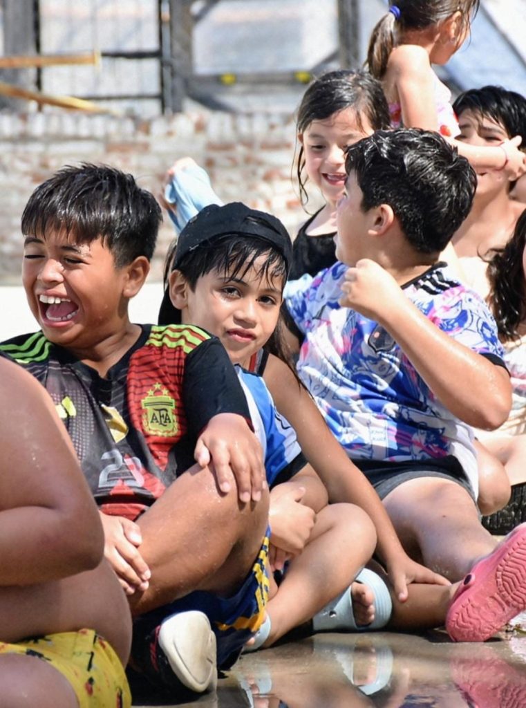 Más de 700 chicos iniciaron la Colonia de Verano en Trelew.