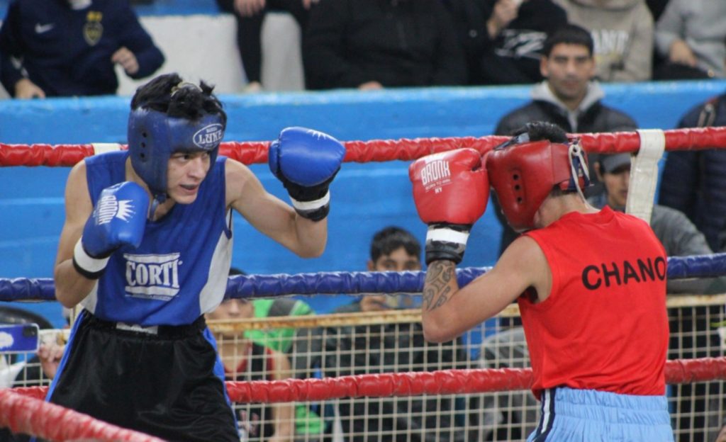 Trelew vicró con una nueva velada de boxeo en el gimnasio Municipal N°1.