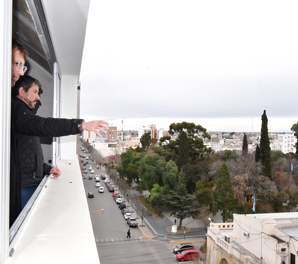 Empresarios privados invierten en la renovación del Hotel Centenario.