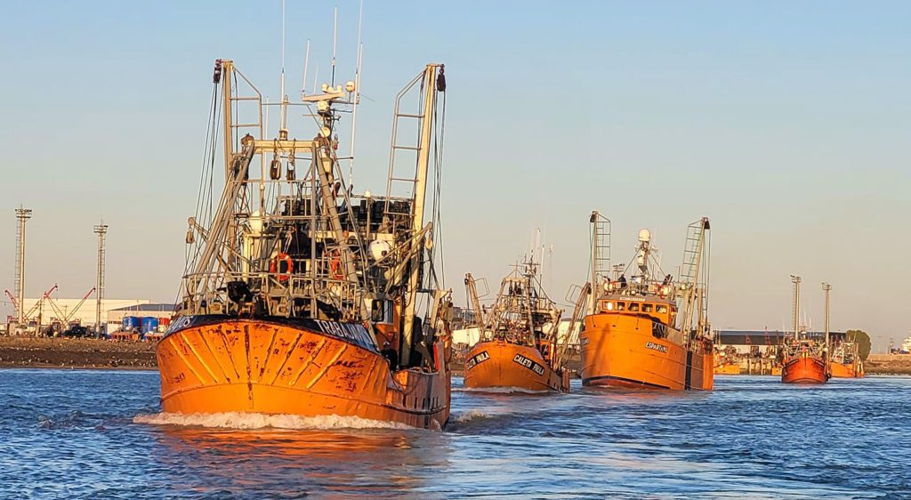 Reactivación de la pesca en Chubut tras acuerdo entre sindicatos y empresas.