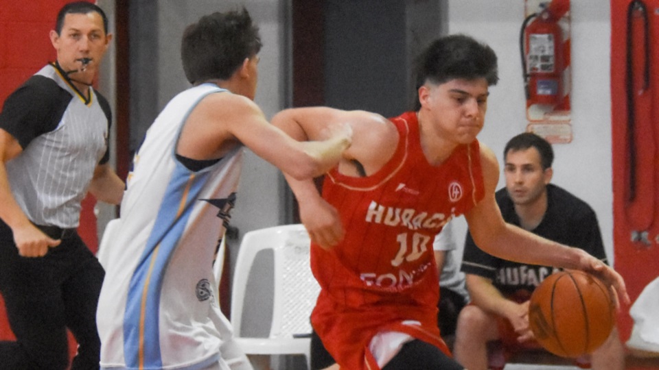 Huracán le ganó los dos partidos a Hispano y sigue invicto.