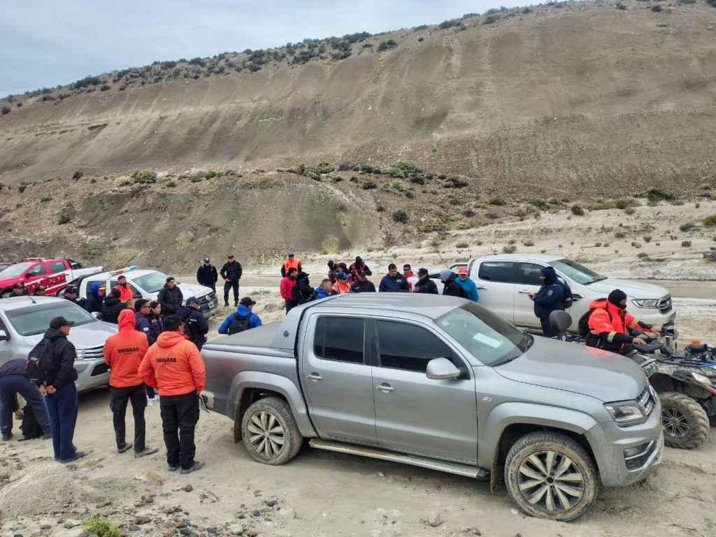 Se realizan rastrillajes con efectivos, canes y drones.